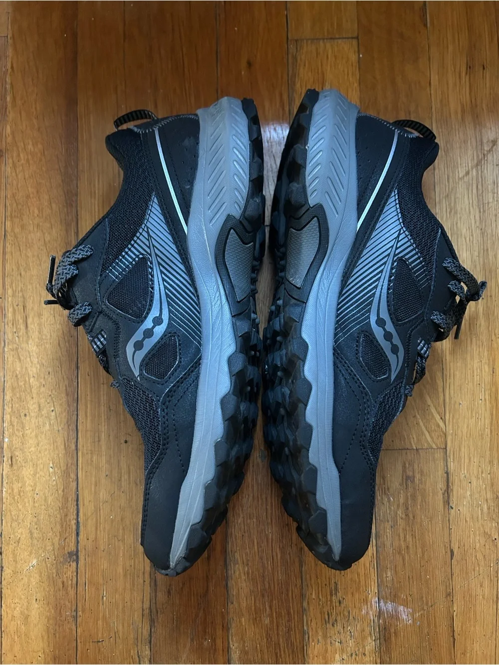 Saucony Men's Black Athletic Sneakers with Gray Accents size 11